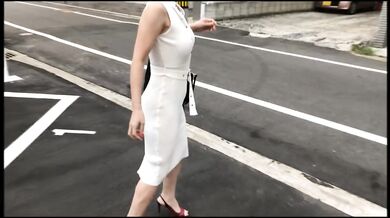 『個人撮影』巨乳熟女にピタッと白ワンピでノーブラ散歩＆お買い物ポッチが。 japanese/hentai/asian/milf/step mom/big tits/日本人/熟女/巨乳/素人/潮吹き