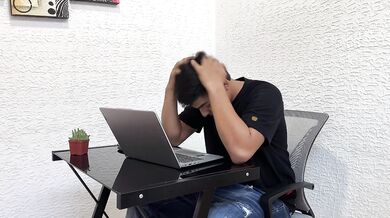 ¿Jefe, si tenemos una dura follada me dejas salir mas temprano? Me follo a mi sexy secretaria hasta llenarle su rico coño de leche.