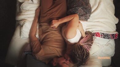 Amateur couple simultaneous orgasm while watching movie