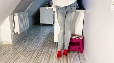 Desperate Pee in Jeans in Kitchen next He Pee on My Ass Tits and in Mouth