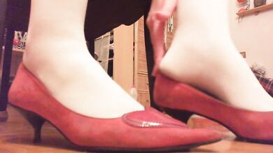 I want to turn you on with my stockings masturbate with me