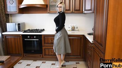 MATURE LADY SHOWS HER STOCKINGS AND A GARTERBELT