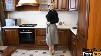 MATURE LADY SHOWS HER STOCKINGS AND A GARTERBELT