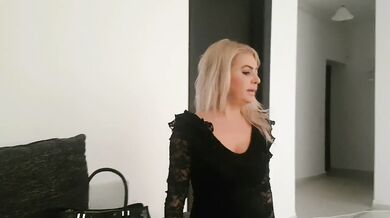 Stepmom stuck hand ween cleaning and son use this advantage to fuck