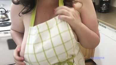 Amateur Huge Tit BBW Shows off Sexy Body in Kitchen Wearing Just an Apron