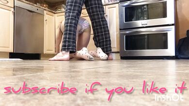 My flatmate cums on me when I clean the floors like His maid