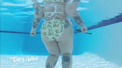 Huge Ass & Legs Slut in Bikini