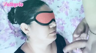 Linda chica mamando y follando