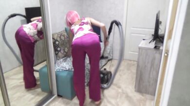 A vacuum cleaner sucks my clit and pussy to orgasm ...