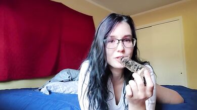 Toy reviews with Blair-Icicles No 63