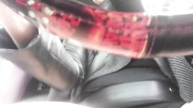 milf mastrubates in car driving,cums when she see cop