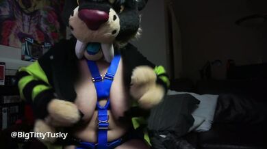 Big Titty Sabertooth gf gets LEWD