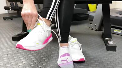 MILF AT GYM NAKED