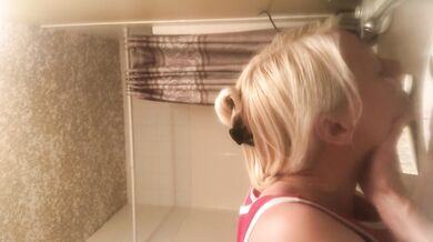tight body milf on step mom naked after shower! more coming i hope!