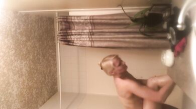 tight body milf on step mom naked after shower! more coming i hope!