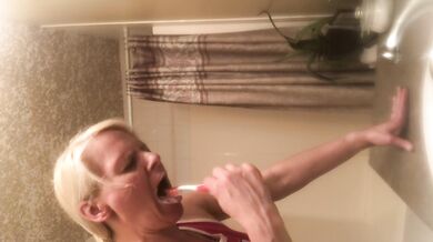 tight body milf on step mom naked after shower! more coming i hope!