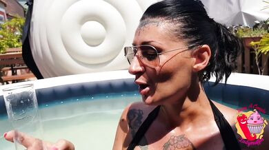 After the anal in the pool, milf drinks sperm from the glass (2st part)