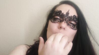 Slut milf with her wet pussy close up