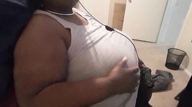 Big tits and gaming