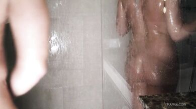 BEAUTIFUL SEX IN FIVE STAR HOTEL ROOM - Amateur couple in the Shower