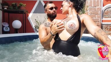 After the anal in the pool, milf drinks sperm from the glass (1st part)