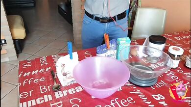 Milf vogliosa prepara i porno pancake