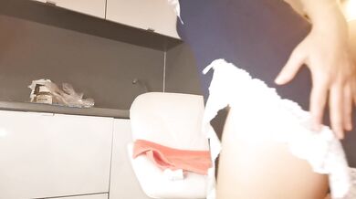 Hot milf jerks off quickly, squirts. JOI. Speaks dirty.