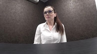Beautiful secretary pleased angry customer with hot blowjob at reception