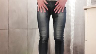Wetting my Jenas all go to my shoes I show you when get off my high heels and rub my clit by heels