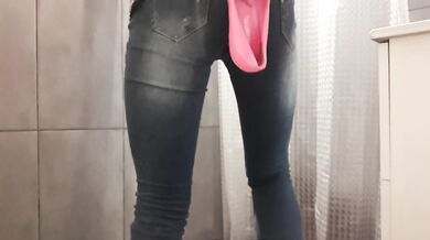 Wetting my Jenas all go to my shoes I show you when get off my high heels and rub my clit by heels