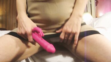 Milf In Manhattan Toy Fuck!!! With Sound!!!