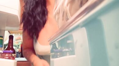 Giantess makes slave please her TEASER