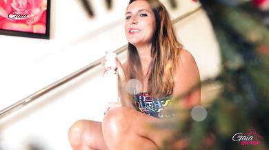 A wand Vibrator made me a gift for Christmas makes me squirt in my pants - GaiaOnTop
