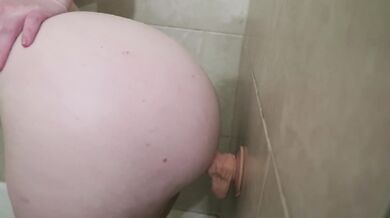 Girlfriend Masturbates In Shower And Apologizes For Cumming Too Soon