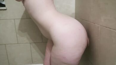 Girlfriend Masturbates In Shower And Apologizes For Cumming Too Soon