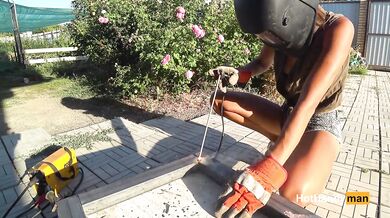 DIY Floating Metal Table part 3 - Welding (MILF NipSlip)