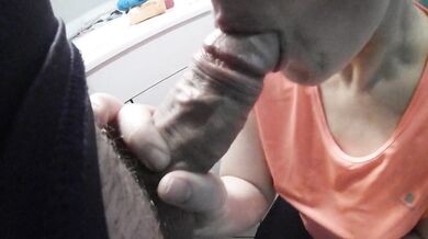 Before a gym session, he fucks his cute girlfriend in the toilet