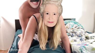 How to fuck the queen