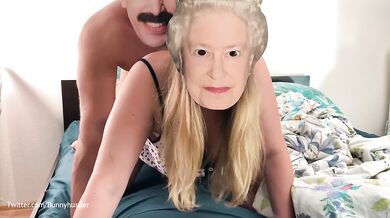 How to fuck the queen