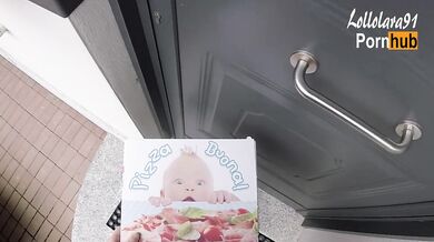 Amateur fuck with the pizza delivery man next door - italian