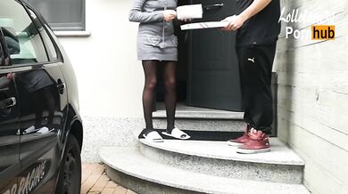 Amateur fuck with the pizza delivery man next door - italian
