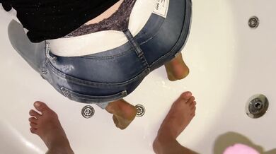 BlowJob and cum on my Ass then clean by he Pee on my ass in jeans Full Video on ModelHub