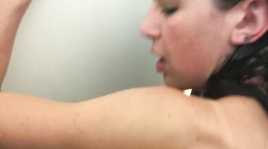Morning shower sex and facial