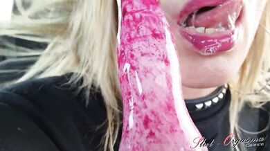 Slut-Orgasma Celeste, having a little fun in my car after a shopping tour