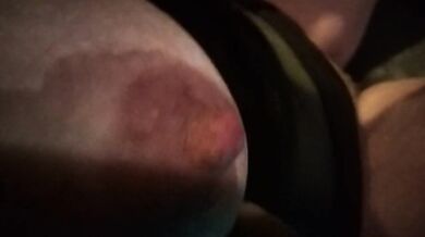 Moglie si fa toccare la figa da uno sconosciuto in macchina