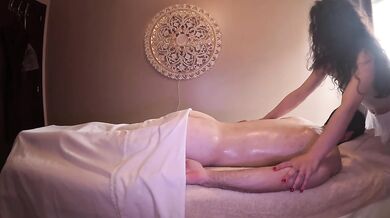 relaxing hot oil massage