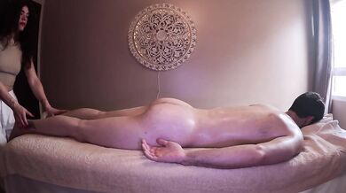 relaxing hot oil massage