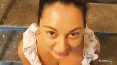 Rosalina Love Suge pula intr-o scara de bloc