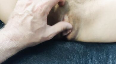 Guy fingering her pussy to Orgasm - The Queen cums hard