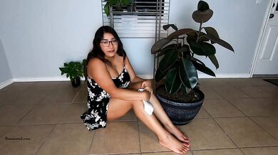 youtuber teases and cleans her rubber tree slowly mommydom